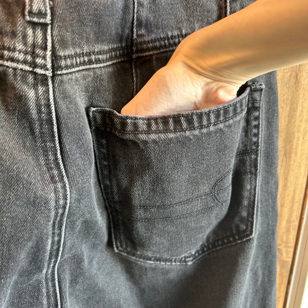 American Eagle Mom Jeans Black Wash High Rise Straight Leg‎ Size 6 Grunge - Picture 13 of 13